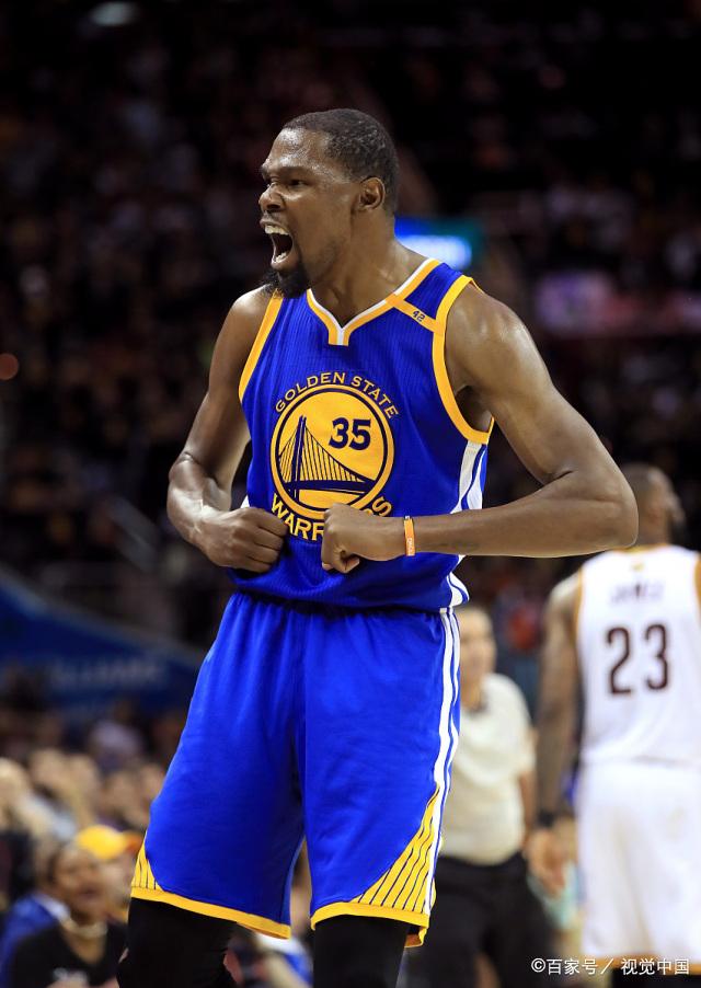 备战秋冬高尔夫：你的保暖防风战袍准备好了吗？（秋冬高尔夫来袭：你的保暖防风装备到位了吗？）