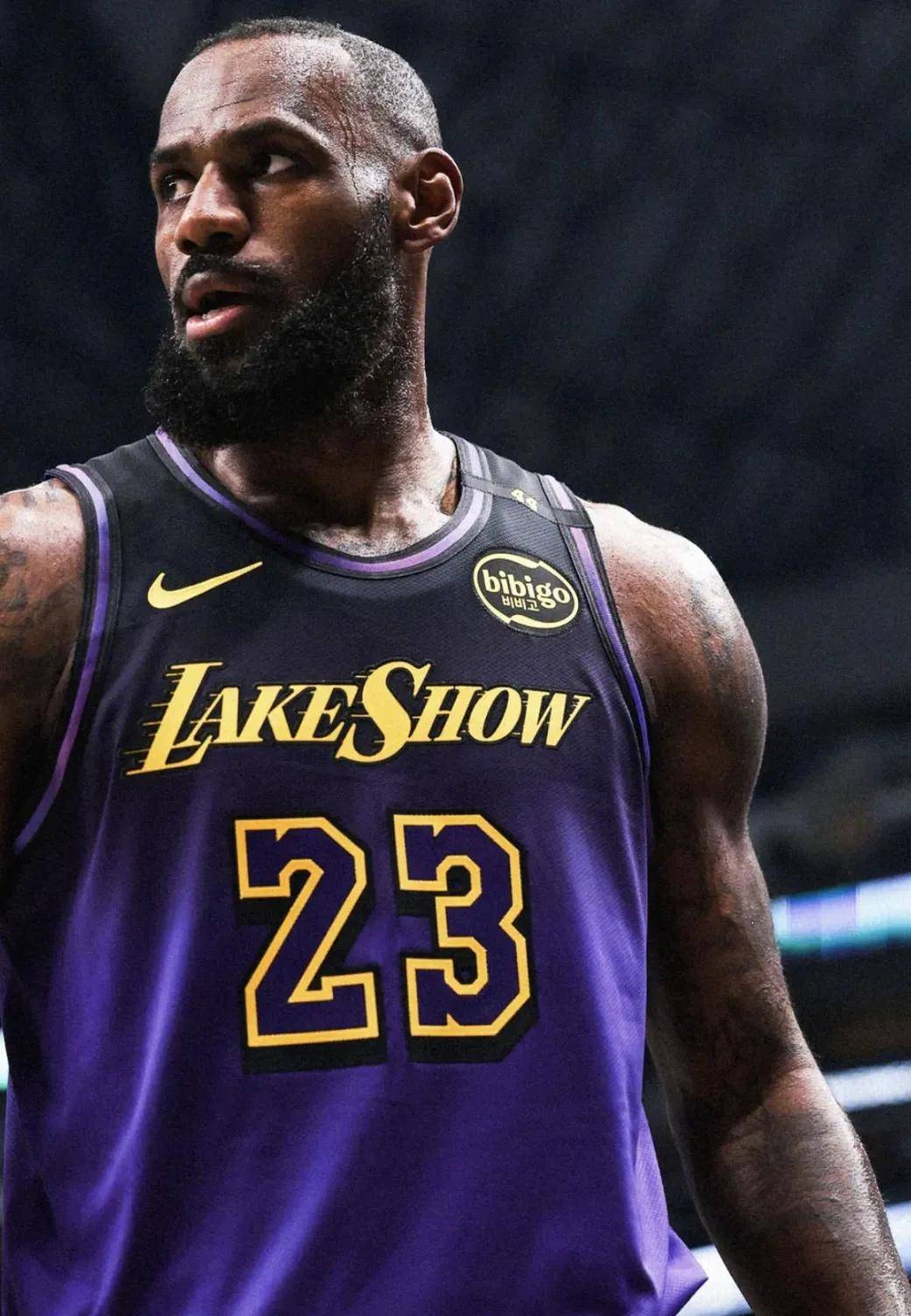 送出助攻，拉菲尼亚当选巴萨vs阿拉维斯全场最佳球员（凭借助攻，拉菲尼亚荣膺巴萨战阿拉维斯全场最佳）