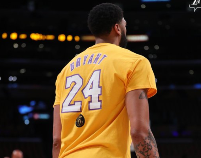 记者：上海申花5名外援以及谢鹏飞和戴伟浚随队出征亚冠客场（记者：申花五外援联同谢鹏飞、戴伟浚随队远征亚冠客场）