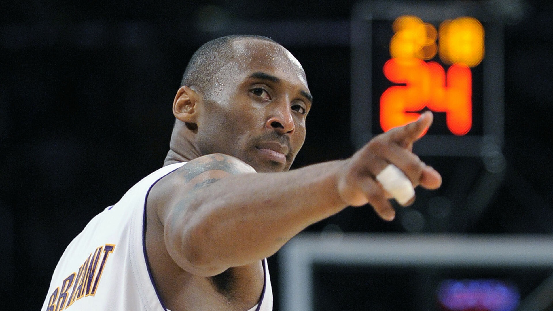 拉什福德：莱万告诉我要多传中，为孔德梅开二度感到高兴（拉什福德：听从莱万建议多传中，为孔德梅开二度感到开心）