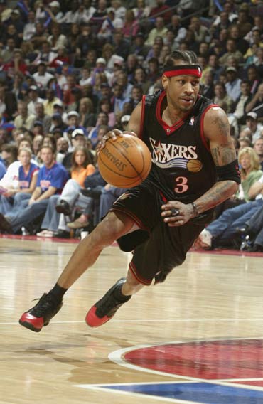 鲁比亚莱斯再谈亲吻门：我不需要向珍妮弗道歉，她当时同意了（鲁比亚莱斯再度谈“亲吻门”：称无需向珍妮弗致歉，表示当时已获对方同意）