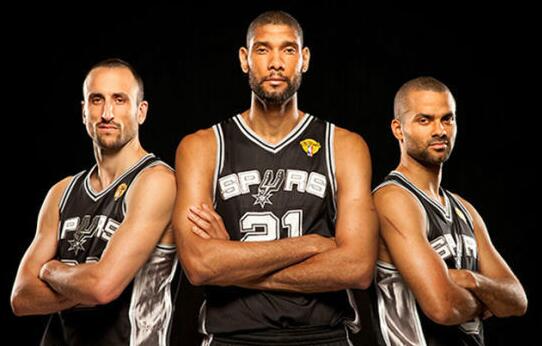 BURTON团队新赛季多点开花，苏翊鸣连夺FIS大跳台两站冠军（新赛季BURTON势头强劲，苏翊鸣包揽FIS大跳台两站桂冠）