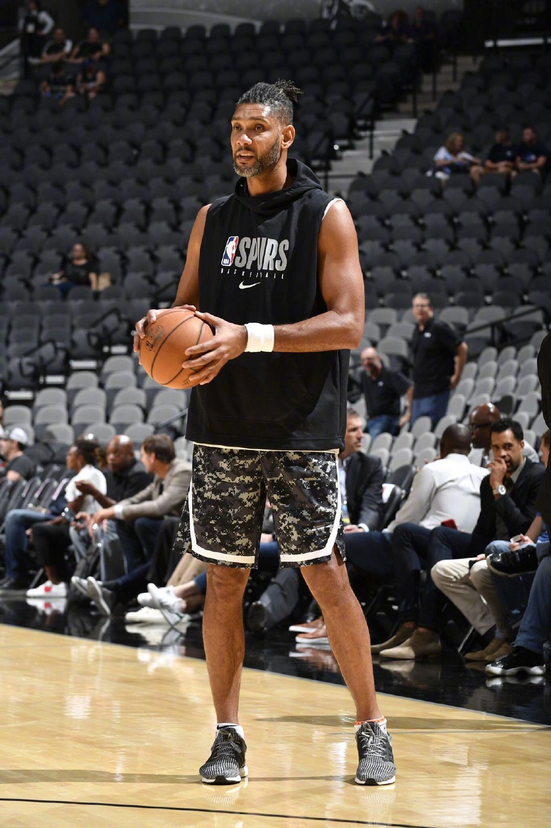 忠诚！每体：拉菲尼亚目前没经纪人，拒绝所有离开巴萨的谈判（展现忠诚！每体：拉菲尼亚暂无经纪人，已拒绝所有关于离开巴萨的谈判）