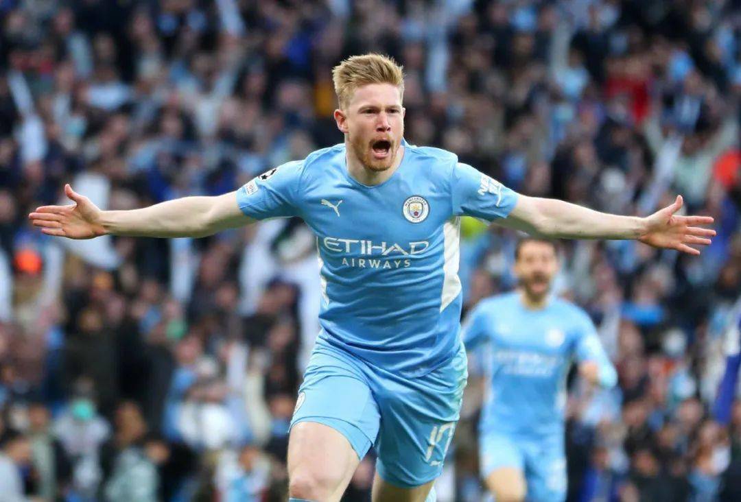 曼联积极追求皇马球星古勒，认为其价值极高，皇马不愿轻易放走，其他俱乐部竞争激烈。（曼联力追皇马新星古勒并高度评价，皇马不愿放行，多队竞争激烈）