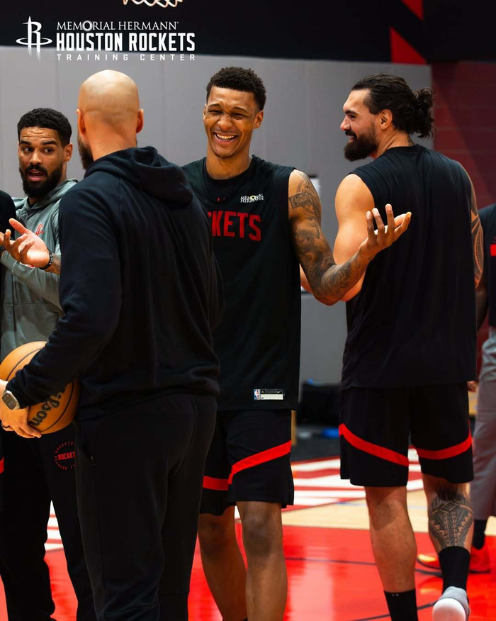 斯帕莱蒂：球员们脸上不再是满足的表情，而是更加放松的表情（斯帕莱蒂：球员表情已由满足转为更放松）