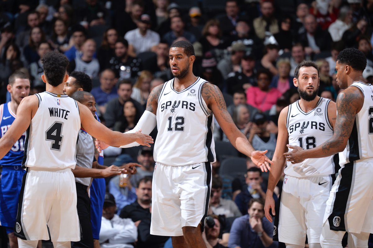 TA：利物浦目前看起来非常混乱，他们的卫冕梦想已支离破碎（TA：利物浦陷入混乱，卫冕之梦已成泡影）