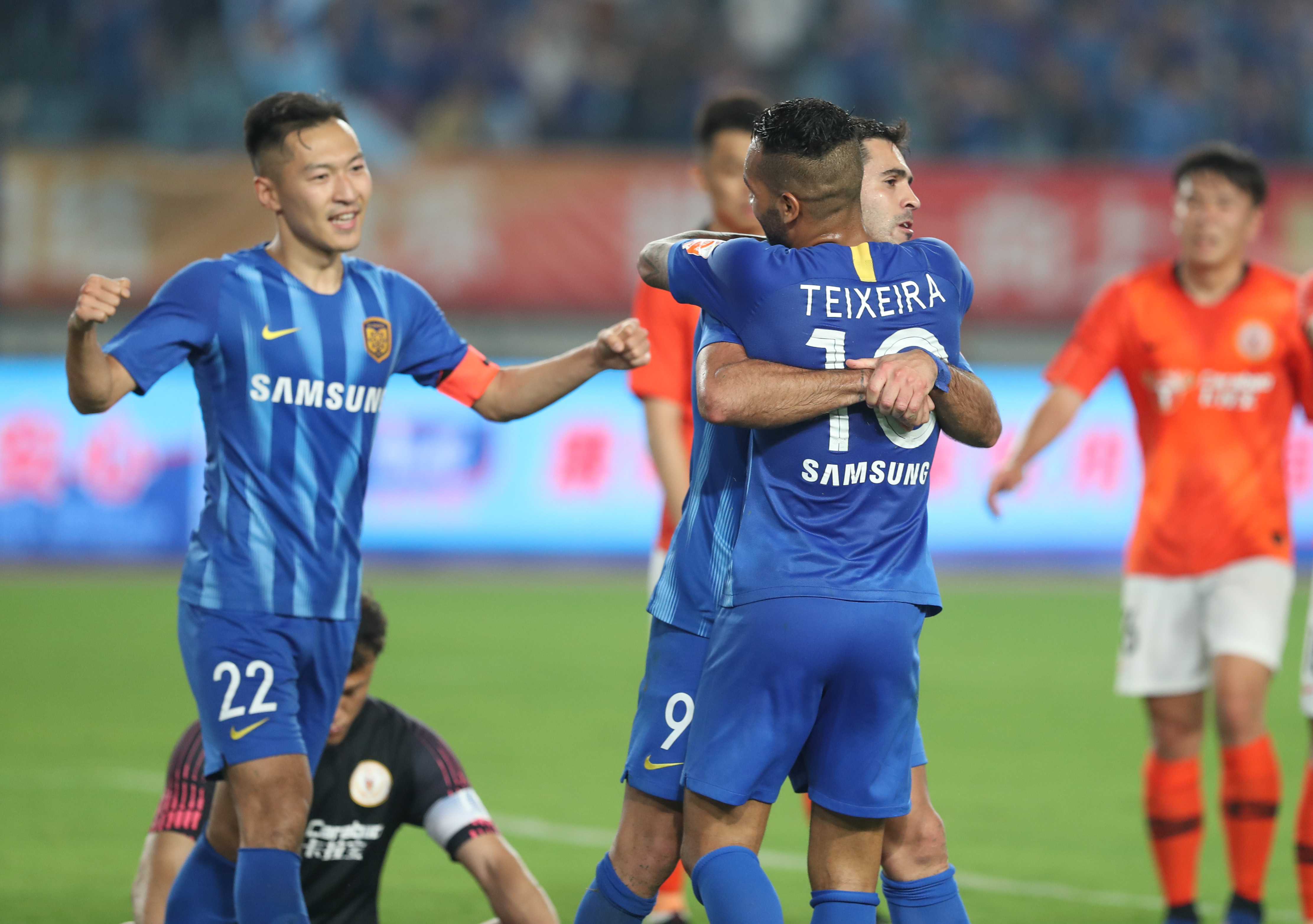 我全都要？记者：利物浦希望萨拉赫留队，也力挺斯洛特执教（记者：利物浦盼萨拉赫留队，同时全力支持斯洛特执教）