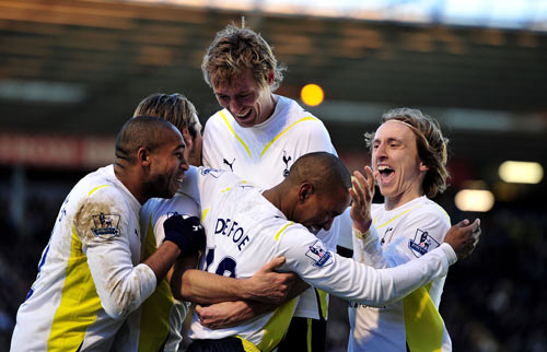 补强锋线，TA：维拉正在探讨引进格雷米奥前锋阿利松的交易（维拉为补强锋线，正与格雷米奥商谈阿利松转会）