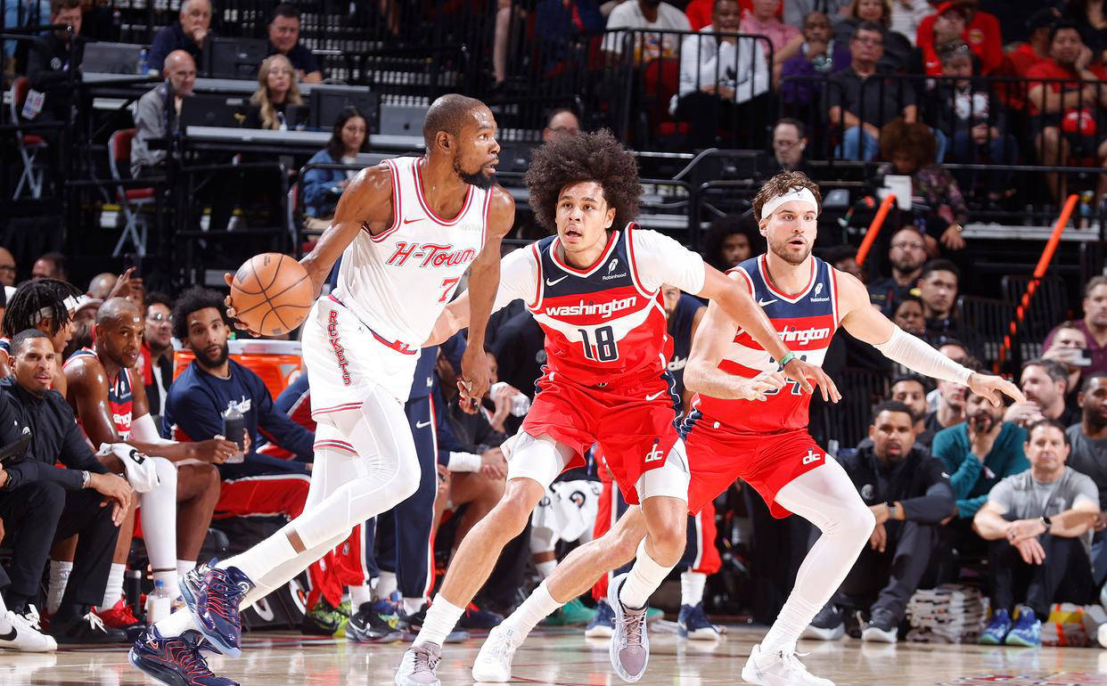 中国冰壶男队5-2轻取菲律宾：迎落选赛三连胜！对手遭压制提前认输（中国男子冰壶队5比2击败菲律宾，落选赛豪取三连胜，对手承压提前认负）