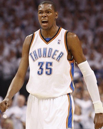 一日红魔终身红魔，曼联给德赫亚送上生日祝福，本人回复❤️（一日红魔，终身相伴：曼联为德赫亚送上生日祝福，门神爱心回应❤️）